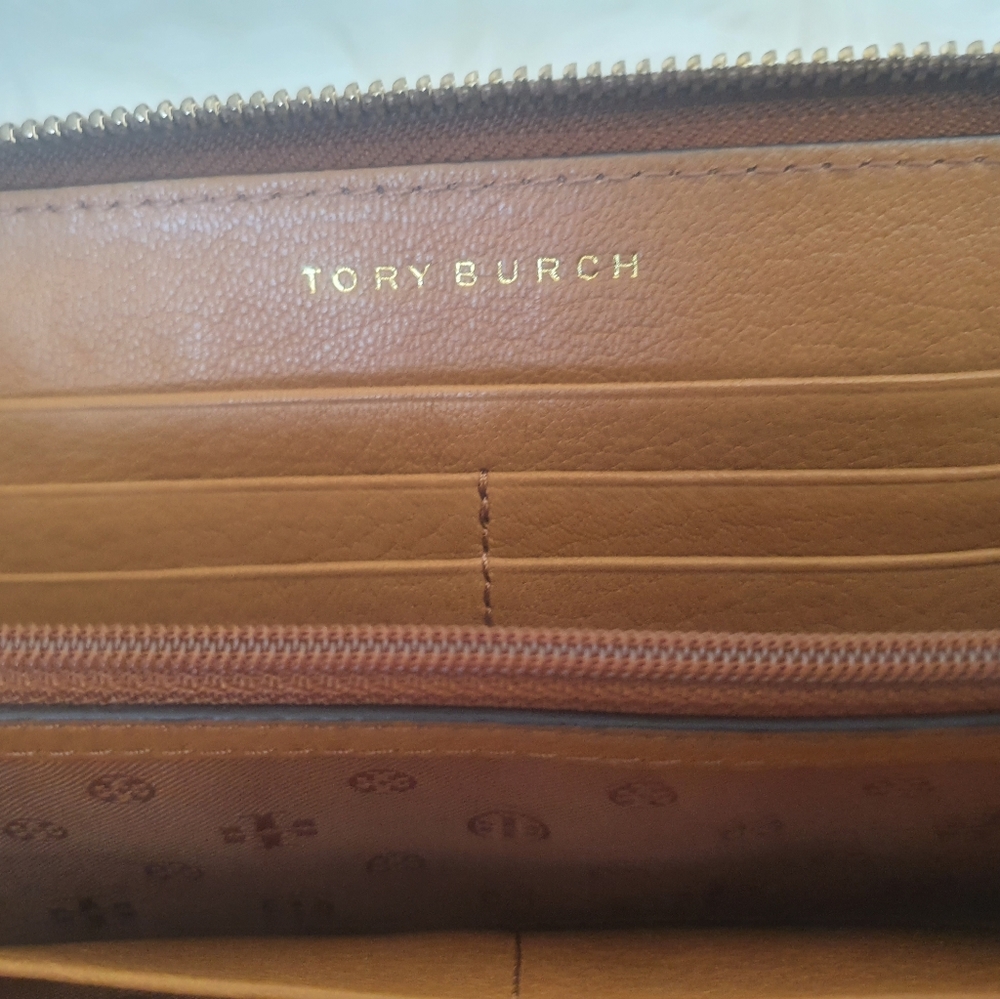 Tory Burch Zip Wallet!